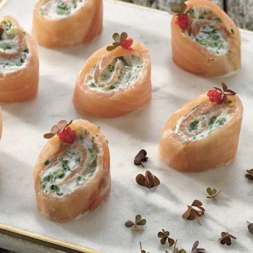 Jestatouille on Instagram: “Roulé saumon, fromage frais idéal pour le repas  du midi. La recette est en ligne su…